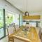 Perfect Getaway a Yaaxlum 106