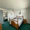 Barracuda, Beachside Apartment