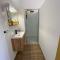 Capstay Roubaix Lille private shower & Netflix