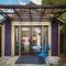 Secluded 2 Bdm Patio Villa Right By All The Action - Portland