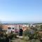 Τraditional fully detached villa on a luxurious hillock of Thessaloniki with its own garden also for family & wedding gatherings for 10 to 25 people only 15 minutes from airport