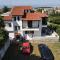 Τraditional fully detached villa on a luxurious hillock of Thessaloniki with its own garden also for family & wedding gatherings for 10 to 25 people only 15 minutes from airport