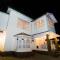 Bhikampur Lodge By Nine Hotels