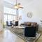 Hosteeva Modern Condo Steps to St Charles Ave & Close to FQ - New Orleans