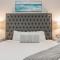 Hosteeva Modern Condo Near Magazine St & Close to FQ