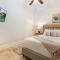 Hosteeva Modern Condo Steps to St Charles Ave & Close to FQ - New Orleans