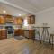 4BR Ranch Style Home A Mile From Historic Downtown