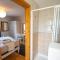 Fishermans Cottage Stunning Two Bedroom with Views close to town
