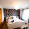 Fishermans Cottage Stunning Two Bedroom with Views close to town