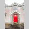 Fishermans Cottage Stunning Two Bedroom with Views close to town