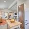 Modern Joshua Tree Bungalow with Fire Pit and BBQ! - جوشوا تري