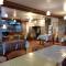 Alltyfyrddin Farm Guest House at The Merlin's Hill Centre - 卡马森
