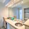 Modern Beachfront Condo with Pool and Beach Access! - Саут-Падре-Айленд