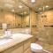 Modern Beachfront Condo with Pool and Beach Access! - Саут-Падре-Айленд