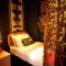 The Emerald Suite by Margate Suites