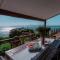 Oceanfront bungalow 3 br/2 ba, Wifi Fireplace: Guppy Huys