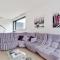 GuestHost - La Perla - Apt X6 with AC and garage!