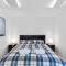 GuestHost - La Perla - Apt X6 with AC and garage!