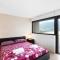GuestHost - La Perla - Apt X6 with AC and garage!