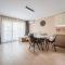 Comfy luxury center apartment