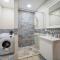 Comfy luxury center apartment