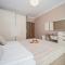 Comfy luxury center apartment