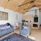 Alex Apt with onsite Gym and walk to town