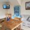 Cottage - Sleeps 4 - Pets Ok - Garden - Parking