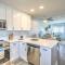 Coastal Oasis with Decks Walk to Holden Beach! - هولدن بيتش