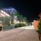 Comfy Beachfront Apartment - 50m from the Sea - 格勒姆