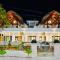 SEA SPLASH SELF CATERING And La Petite Maison