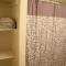 3 queen beds, 1 twin bed, 2 rooms, 1 and a half bath, self check-in, flexcation equipped - Idaho Falls