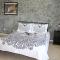 3 queen beds, 1 twin bed, 2 rooms, 1 and a half bath, self check-in, flexcation equipped