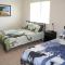 3 queen beds, 1 twin bed, 2 rooms, 1 and a half bath, self check-in, flexcation equipped - Idaho Falls