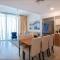 A Luxury Aprt 2 bedrooms Balcony with wonderful view Mall access hi speed WIFI Beach access & much more for Family Only - Rayyā