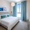A Luxury Aprt 2 bedrooms Balcony with wonderful view Mall access hi speed WIFI Beach access & much more for Family Only - Rayyā