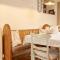 Chapel Cottage Set in a private courtyard in central location with 2 parking spaces