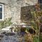 Chapel Cottage Set in a private courtyard in central location with 2 parking spaces - Kirkby Lonsdale