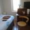Tiny Single shared bathroom Room ssbyr