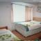 Tiny Single shared bathroom Room ssbyr