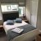 Beautiful and Tranquil Lakeside Lodge - Sleeps 5 - Northampton