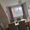 Spacious & modern 3 Bed Apartment + parking & central location - Wakefield