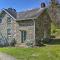 Patio and Fire Pit Idyllic Cottage in Hellertown! - Bethlehem