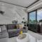 Luxury Promajna Beach Apartment