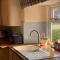 Ideally located Luxury Country Escape-The Lookout-with private garden dog friendly and private hot tub