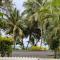 The Black Pearl Beachside Apartments