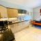 Clarendon View, Historic Apartment with Sea Views - 文特诺