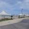 Comfy Beachfront Apartment - 50m from the Sea - 格勒姆