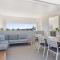 Luxury 5-floor Unit with Ocean Views near Beach