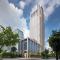 Crowne Plaza Shenzhen Futian, Near to Shenzhen Convention&Exhibition Centre, Shenzhen Stock Exchange and Shenzhen Civic Center, Outdoor Heated Pool